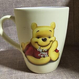 Disney Store YellowTwo-Sided Winnie The Pooh Large 20oz Coffee Mug Cup Daisy